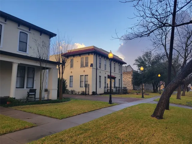 $1,295 | 514 East University Avenue, Unit 4, Georgetown, TX 78626