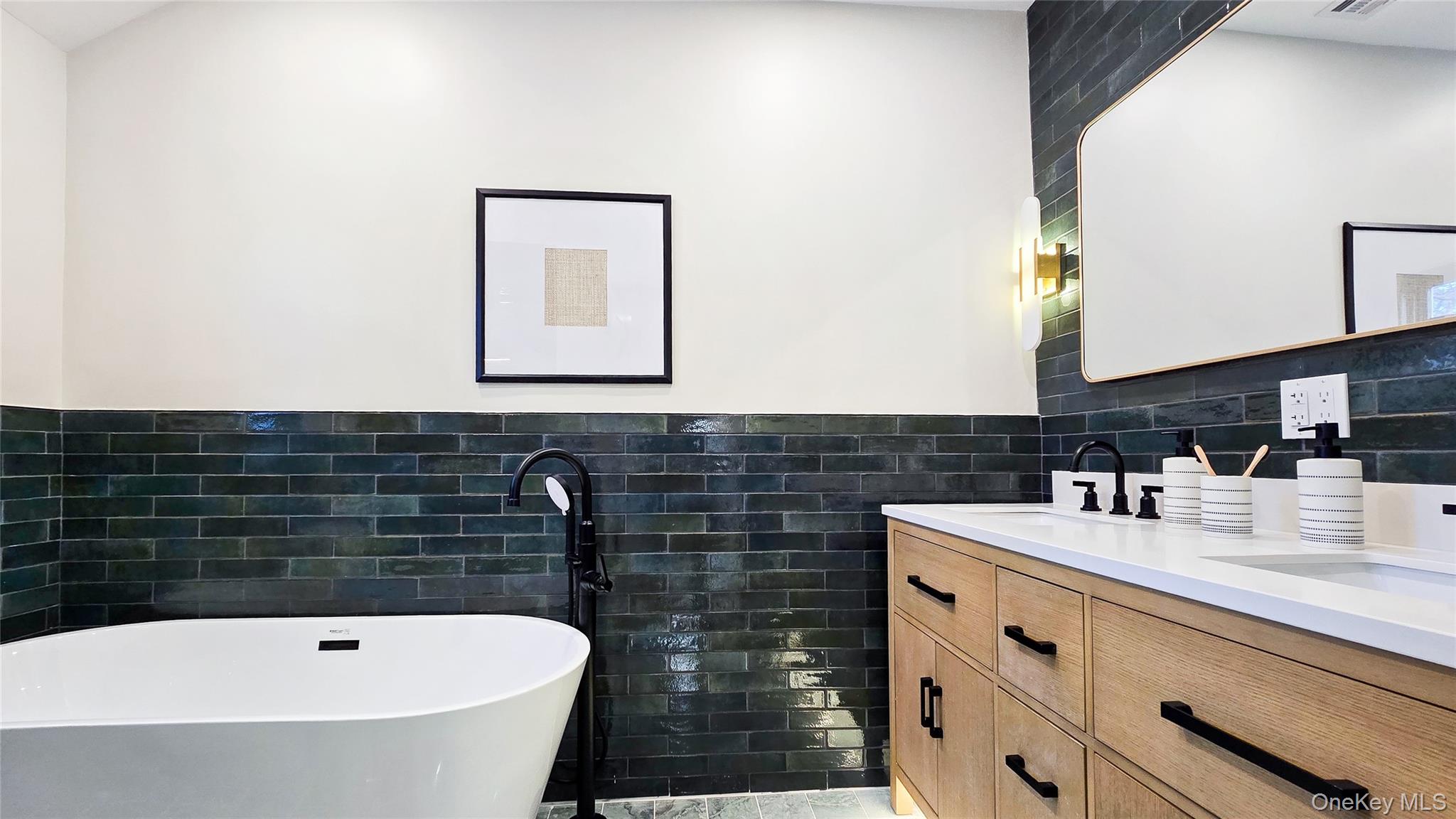 18 Lakeside Drive New Rochelle, NY 10801 - Photo 25 of 43 a bathroom with a sink and a bathtub