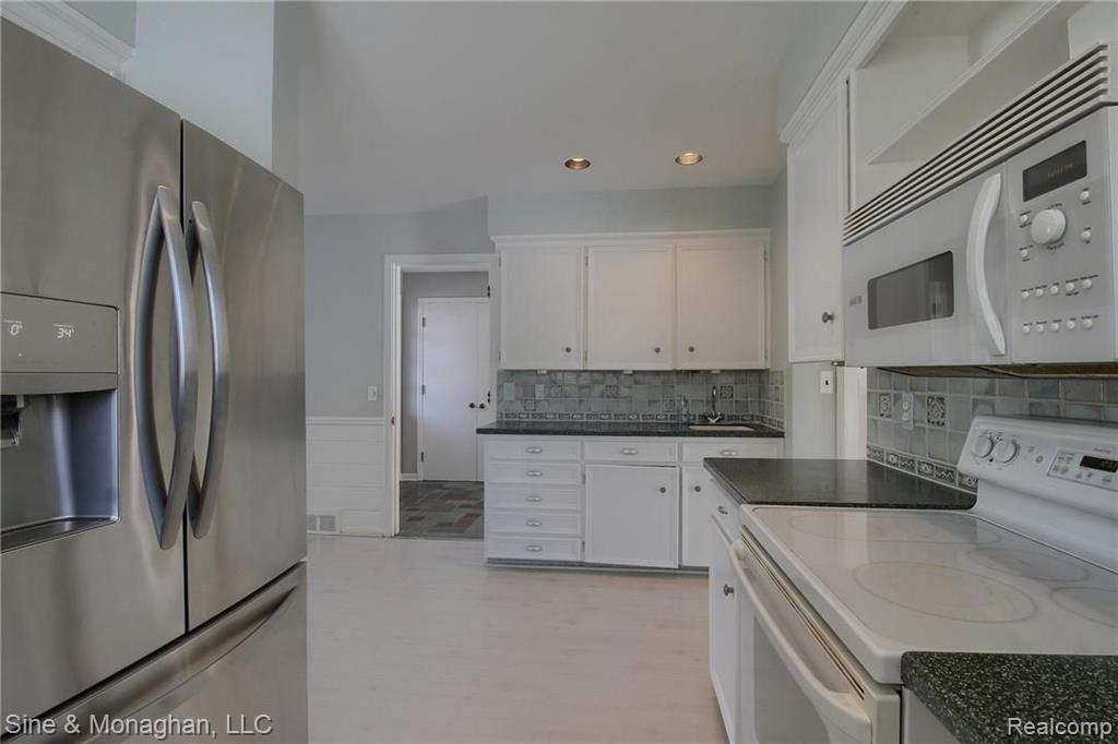 699 Shoreham Road Grosse Pointe Woods, MI 48236 - Photo 8 of 21