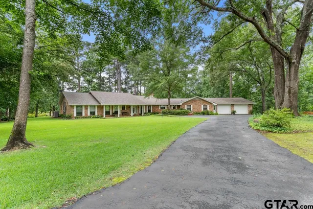 a view of outdoor space yard and green space