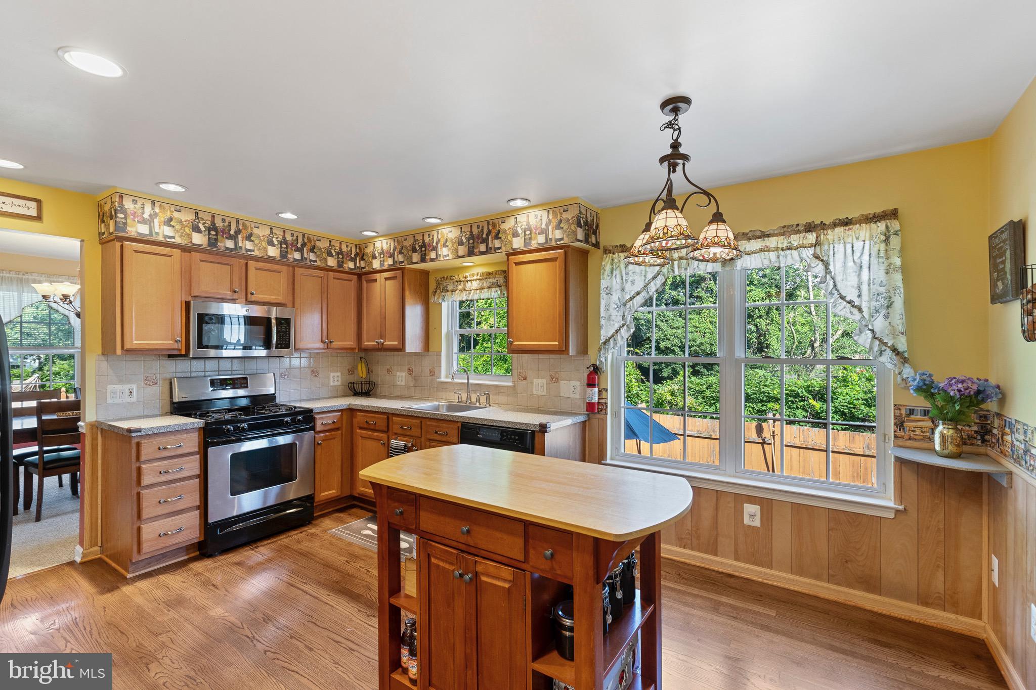 433 Ridge Avenue Glendora, NJ 08029 - Photo 14 of 42 Spacious eat-in kitchen