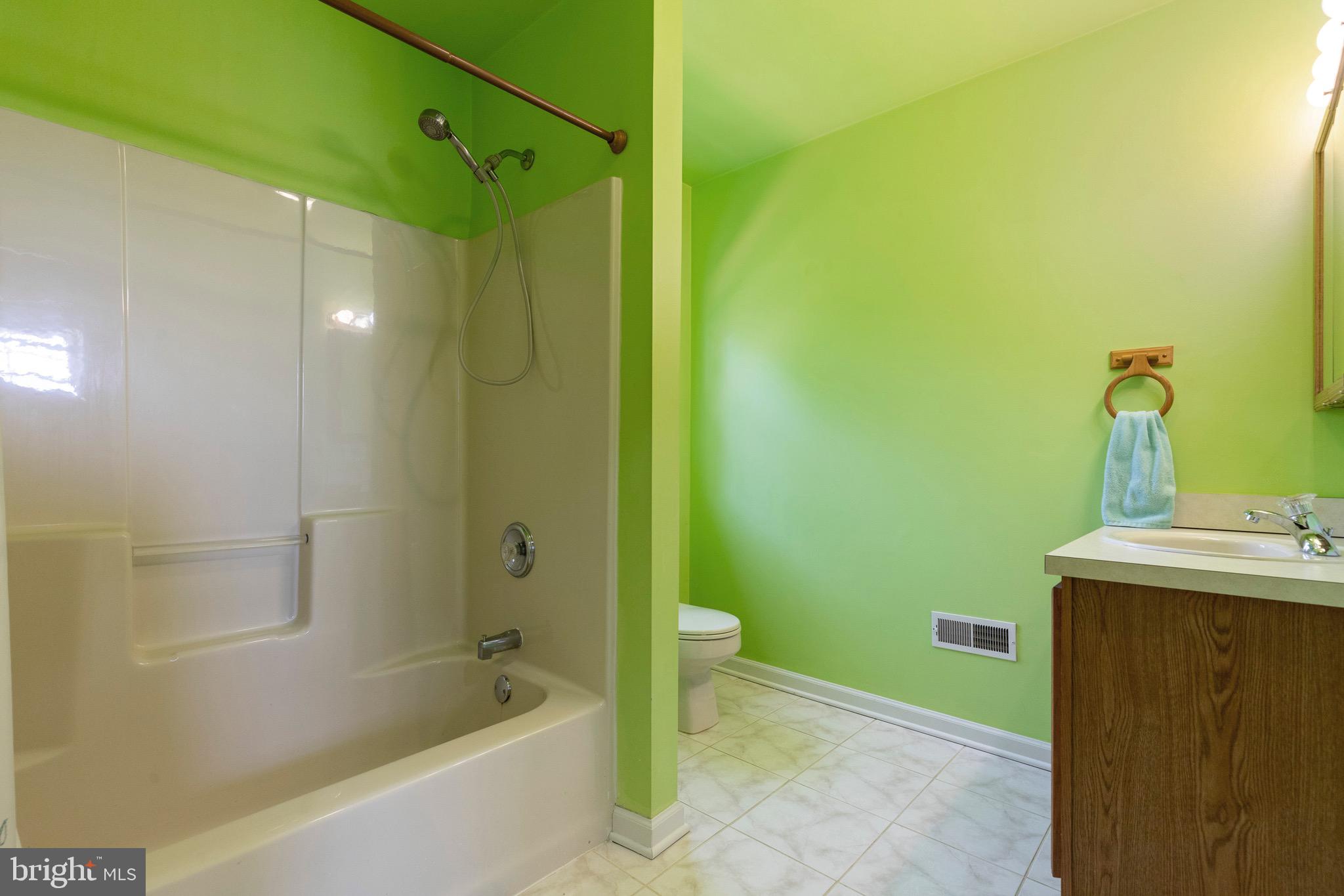 433 Ridge Avenue Glendora, NJ 08029 - Photo 26 of 42 Large hall bath