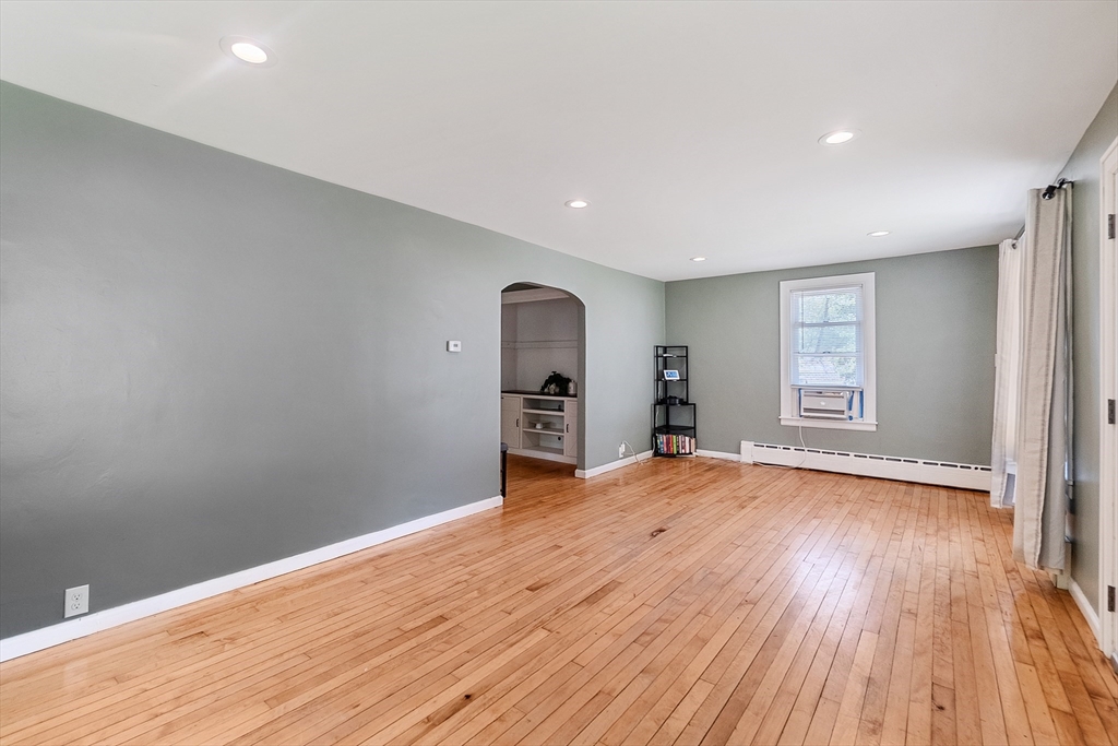 20 Clara Street West Springfield, MA 01089 - Photo 4 of 29 Gallery Image 4