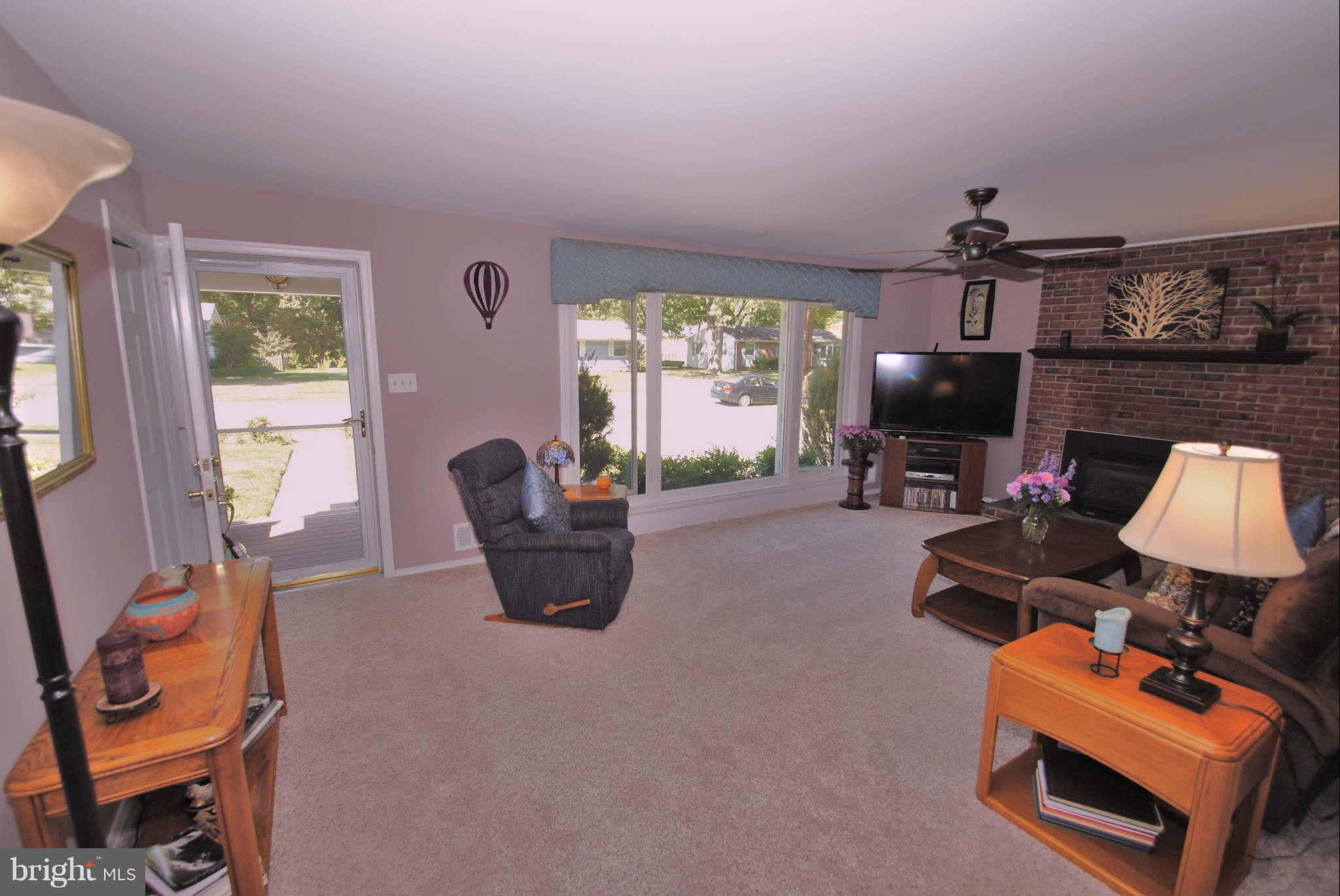 39 Cedar Road Severna Park, MD 21146 - Photo 4 of 30 Living room