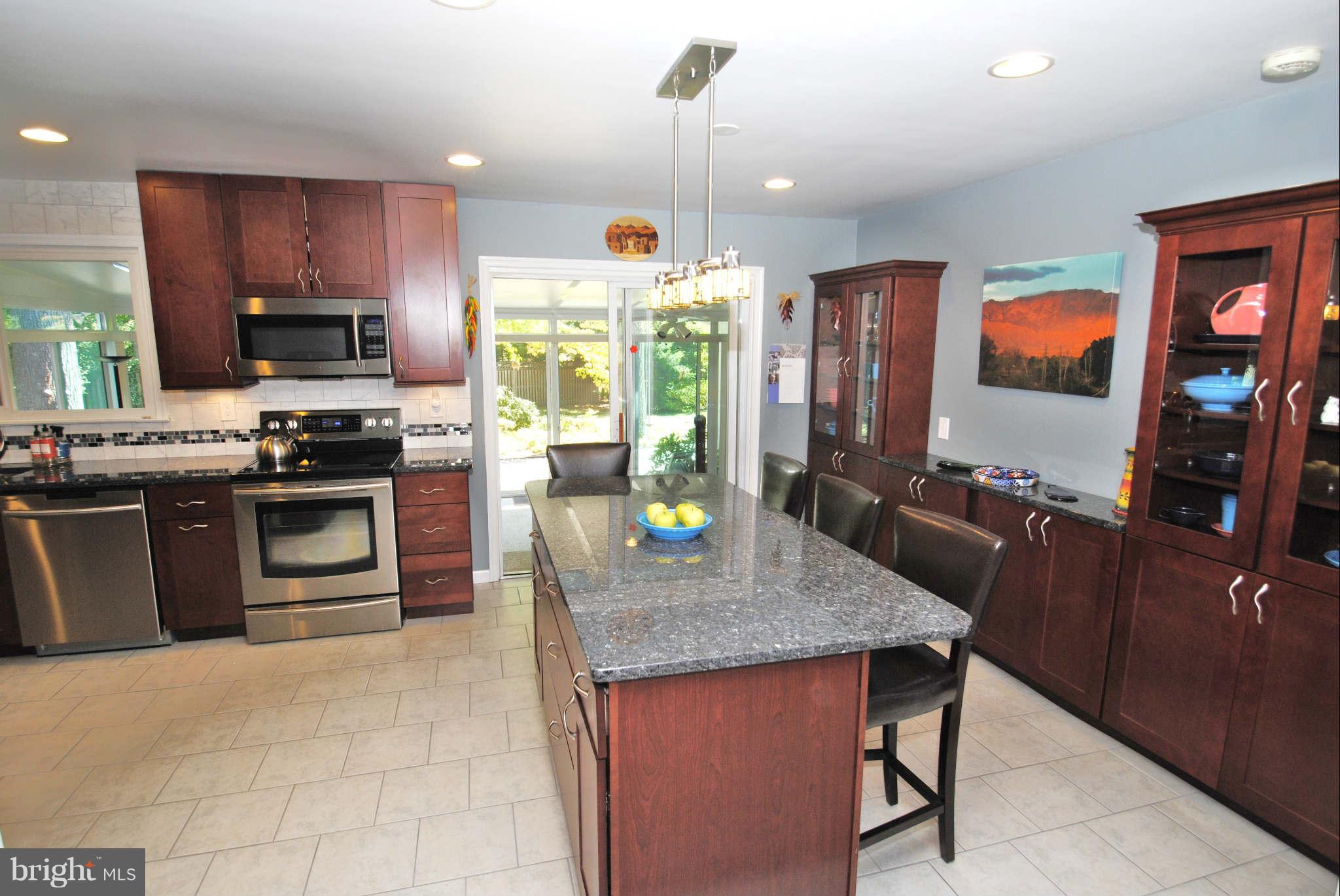 39 Cedar Road Severna Park, MD 21146 - Photo 8 of 30 Kitchen dining space