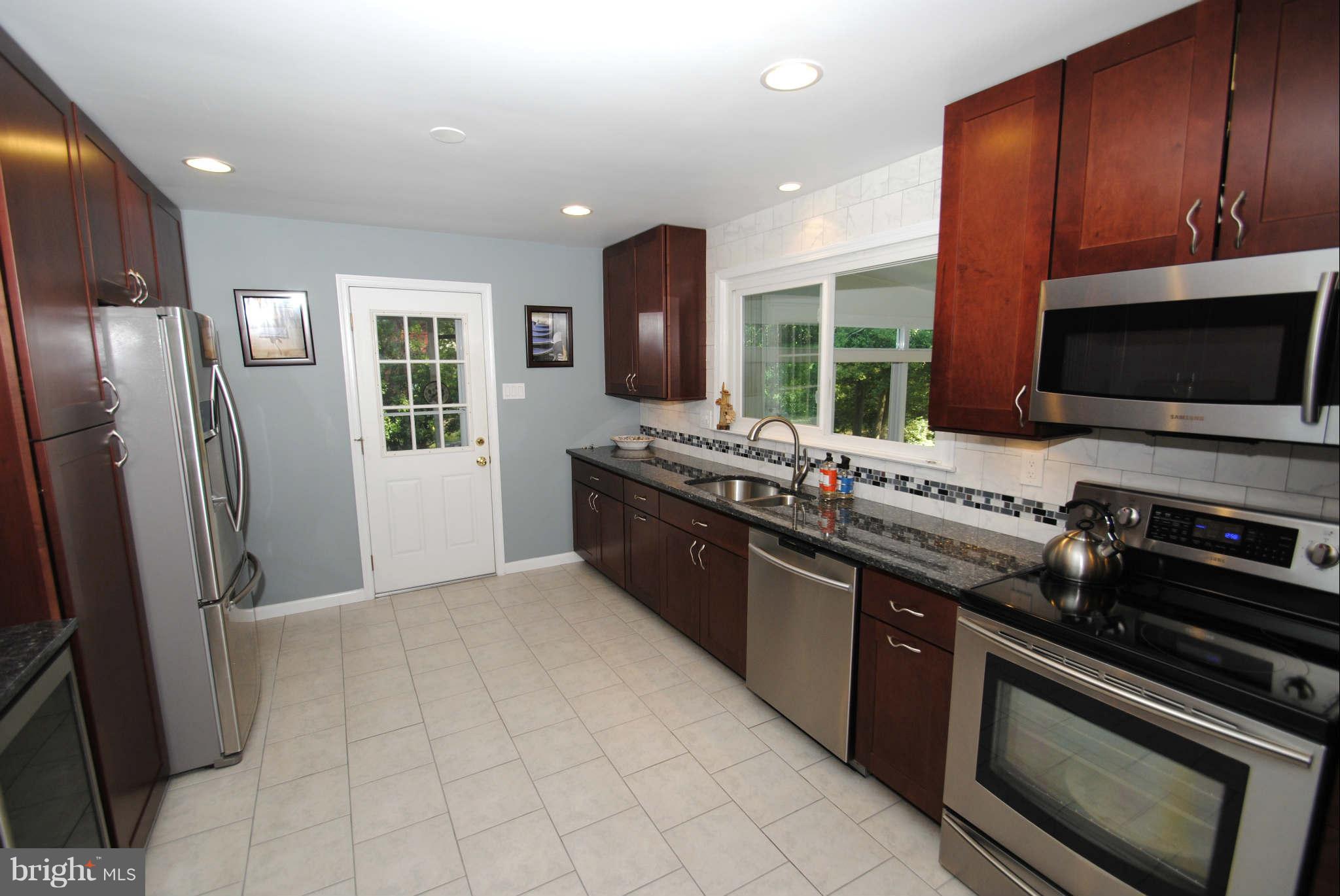 39 Cedar Road Severna Park, MD 21146 - Photo 9 of 30 High tech Kit appliances