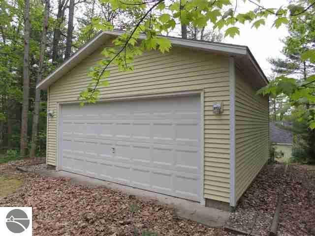 185 High Lake Road Traverse City, MI 49696 - Photo 21 of 24 1735065-20.JPG