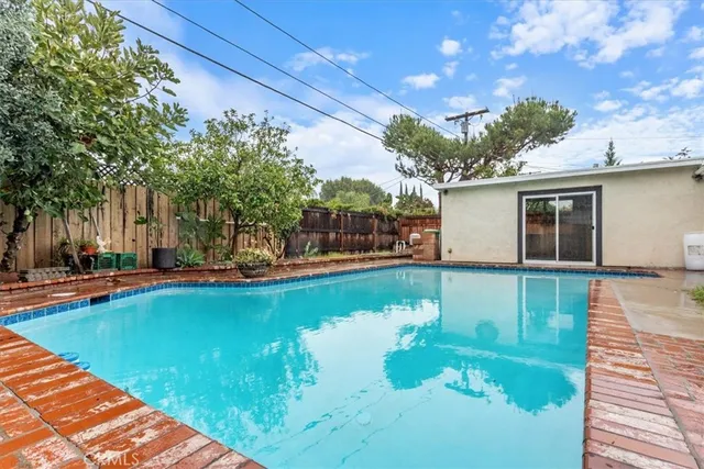 $1,049,000 | 5847 Texhoma Avenue, Encino, CA 91316