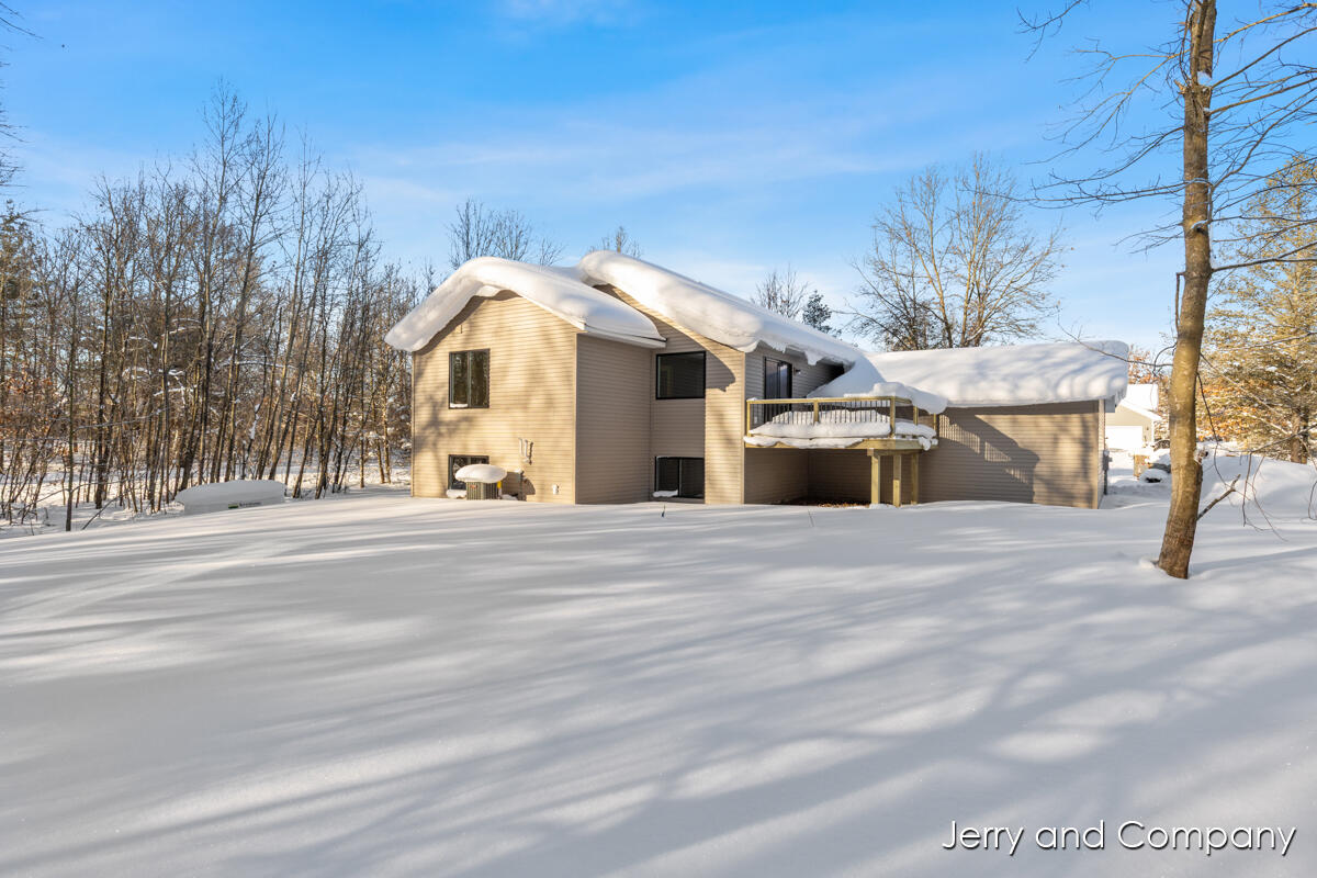 907 Apple Ridge Allegan, MI 49010 - Photo 21 of 38 IMG_1018