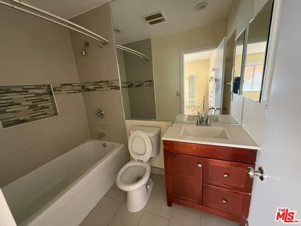 $2,145 | 3205 Bartdon Avenue, Inglewood, CA 90303