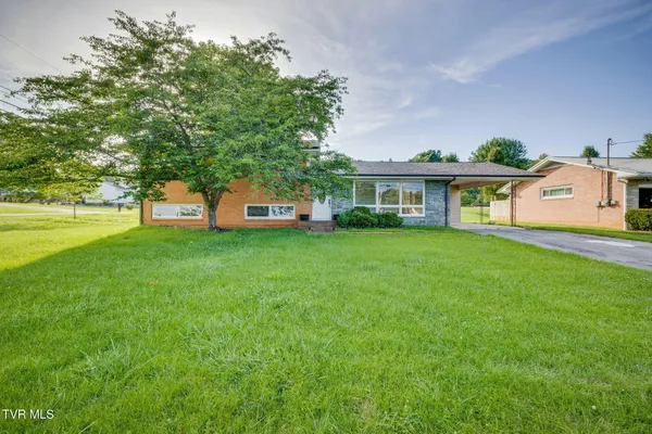 $299,000 | 412 Colonial Heights Road, Kingsport, TN 37663