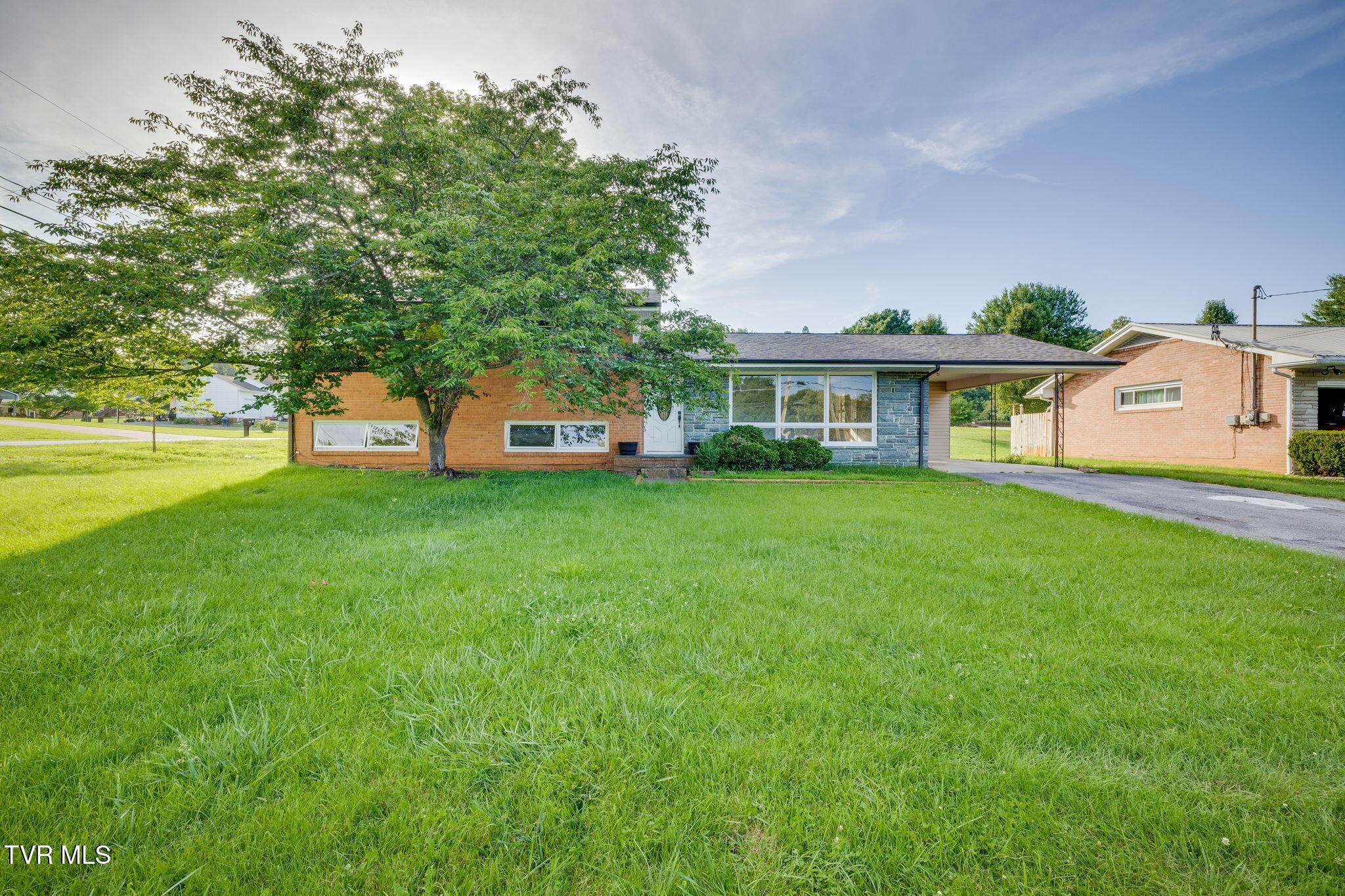 412 Colonial Heights Road Kingsport, TN 37663 - Photo 1 of 29 001