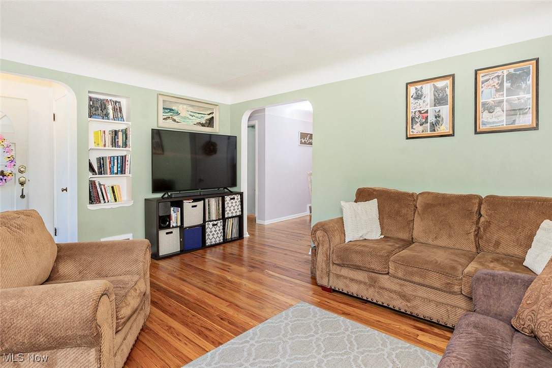 1223 Churchill Road Lyndhurst, OH 44124 - Photo 11 of 40 Gallery Image 11
