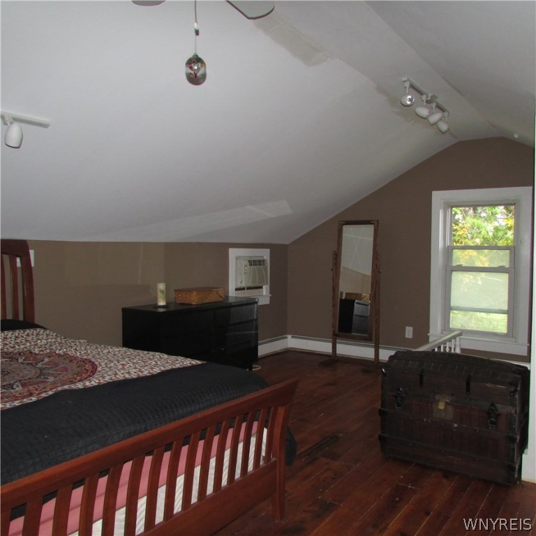 3282 Coomer Road Newfane, NY 14108 - Photo 13 of 25 Master Bedroom - Large open area with walk in clos