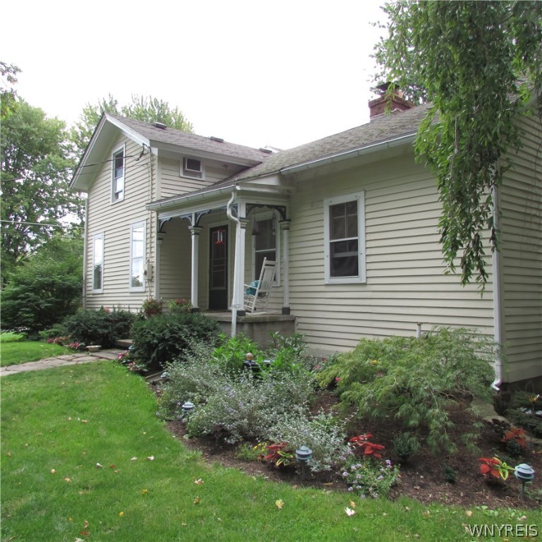 3282 Coomer Road Newfane, NY 14108 - Photo 18 of 25 Side entrance porch area