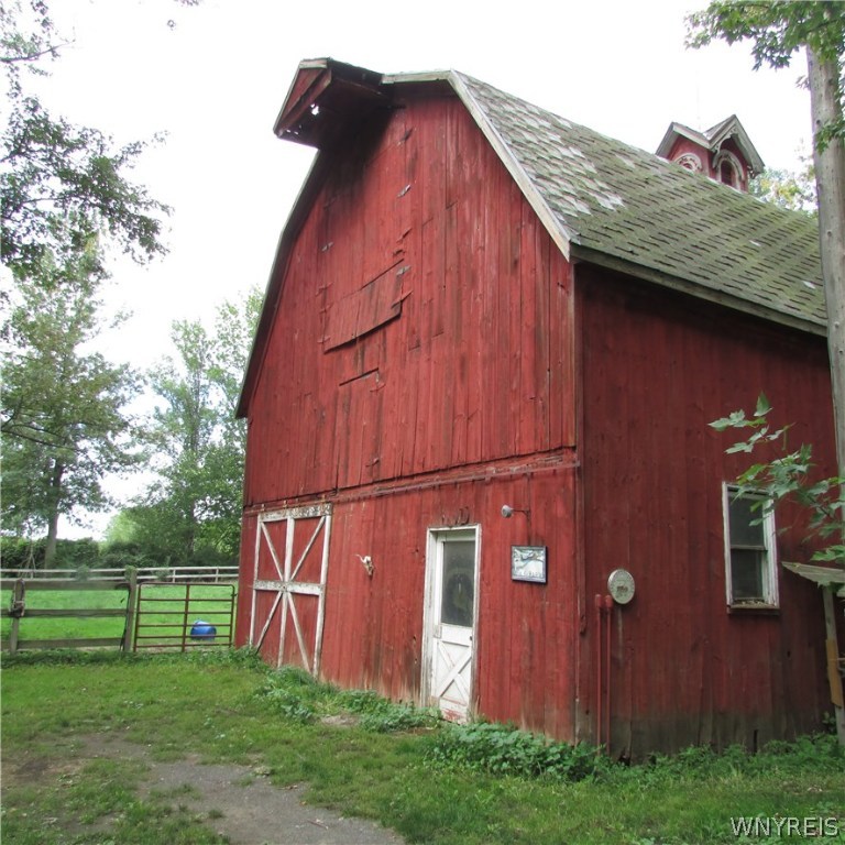3282 Coomer Road Newfane, NY 14108 - Photo 21 of 25 Barn