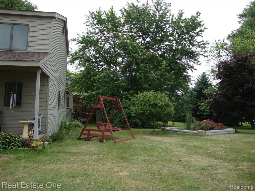 10340 Exeter Road Carleton, MI 48117 - Photo 4 of 25 SIDE YARD