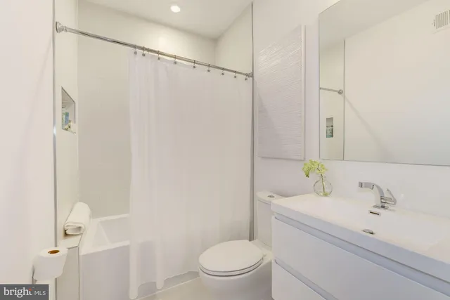 $5,400 | 1871 Corcoran Street Northeast, Unit 1871B, Washington, DC 20002