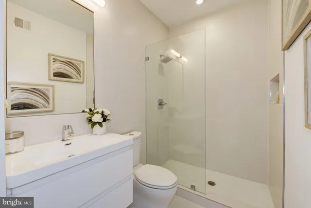 $5,400 | 1871 Corcoran Street Northeast, Unit 1871B, Washington, DC 20002