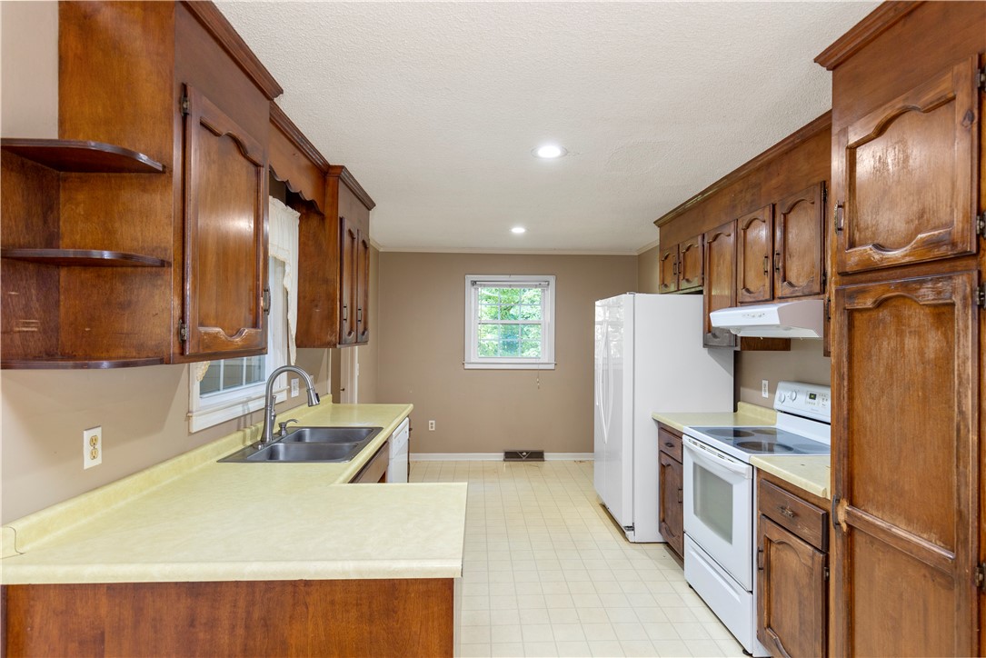 116 Cherokee Road Easley, SC 29642 - Photo 4 of 24 Gallery Image 4