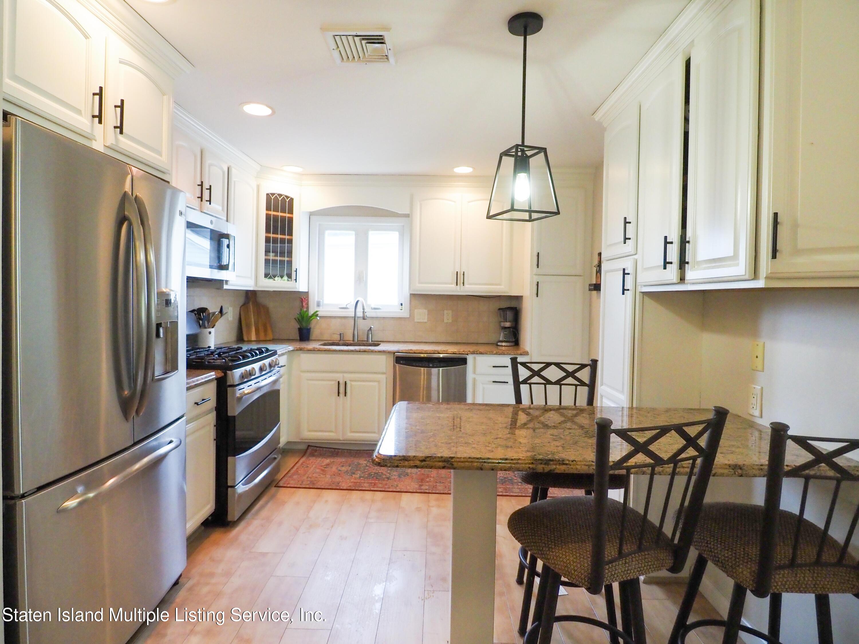 54 Middle Loop Road Staten Island, NY 10308 - Photo 8 of 46 P4220154
