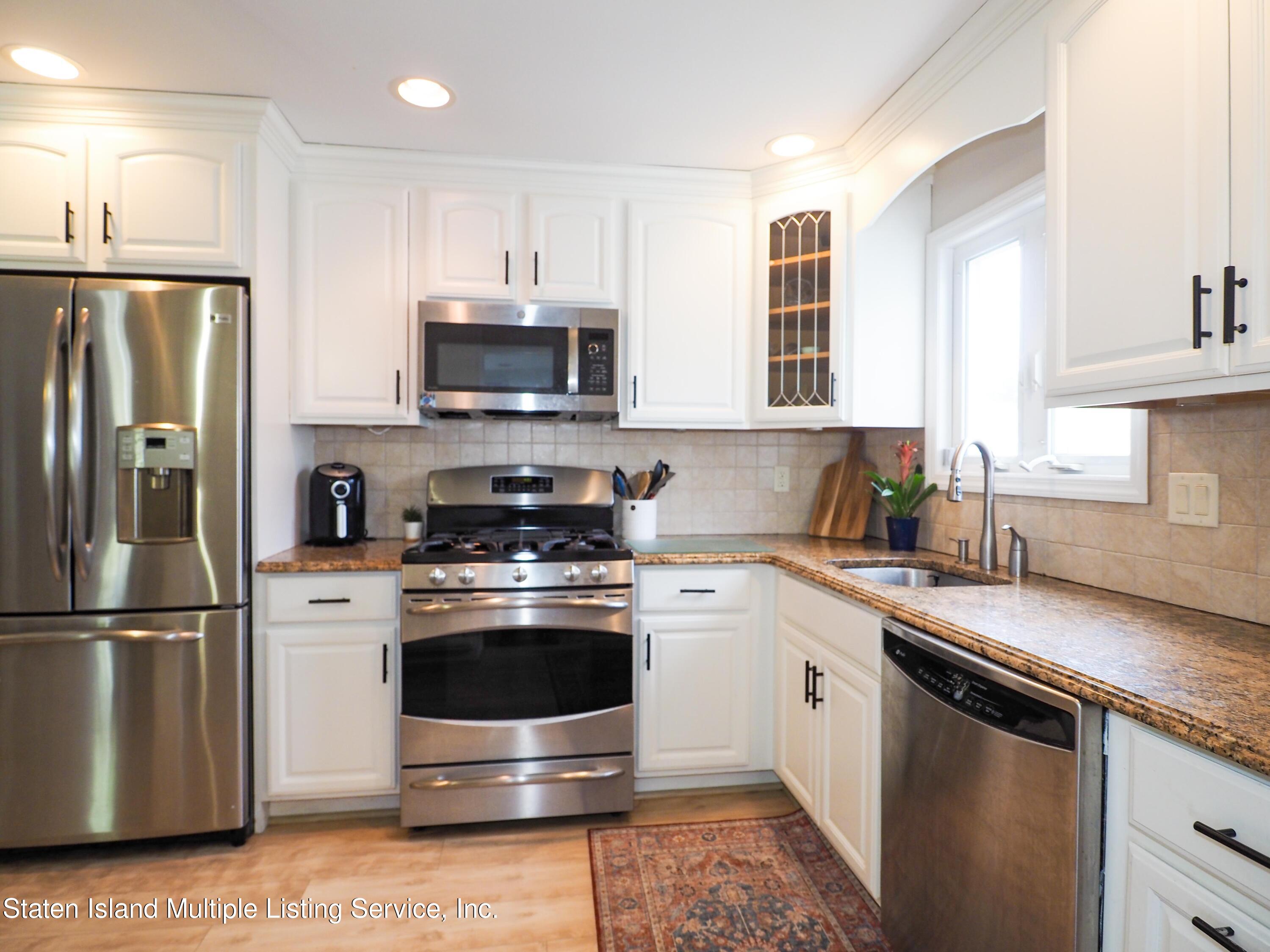 54 Middle Loop Road Staten Island, NY 10308 - Photo 10 of 46 P4220157