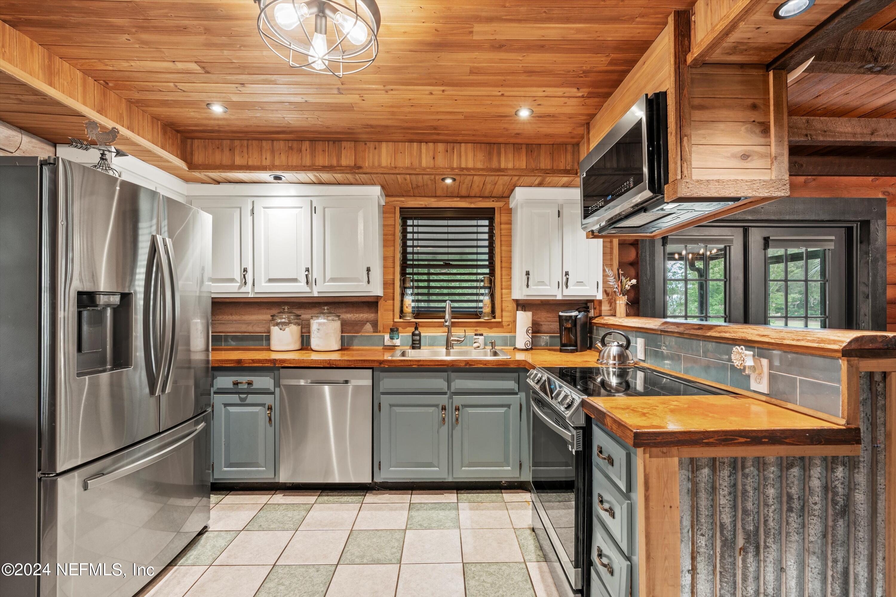 104 Wippletree Road Palatka, FL 32177 - Photo 14 of 37 14-Kitchen