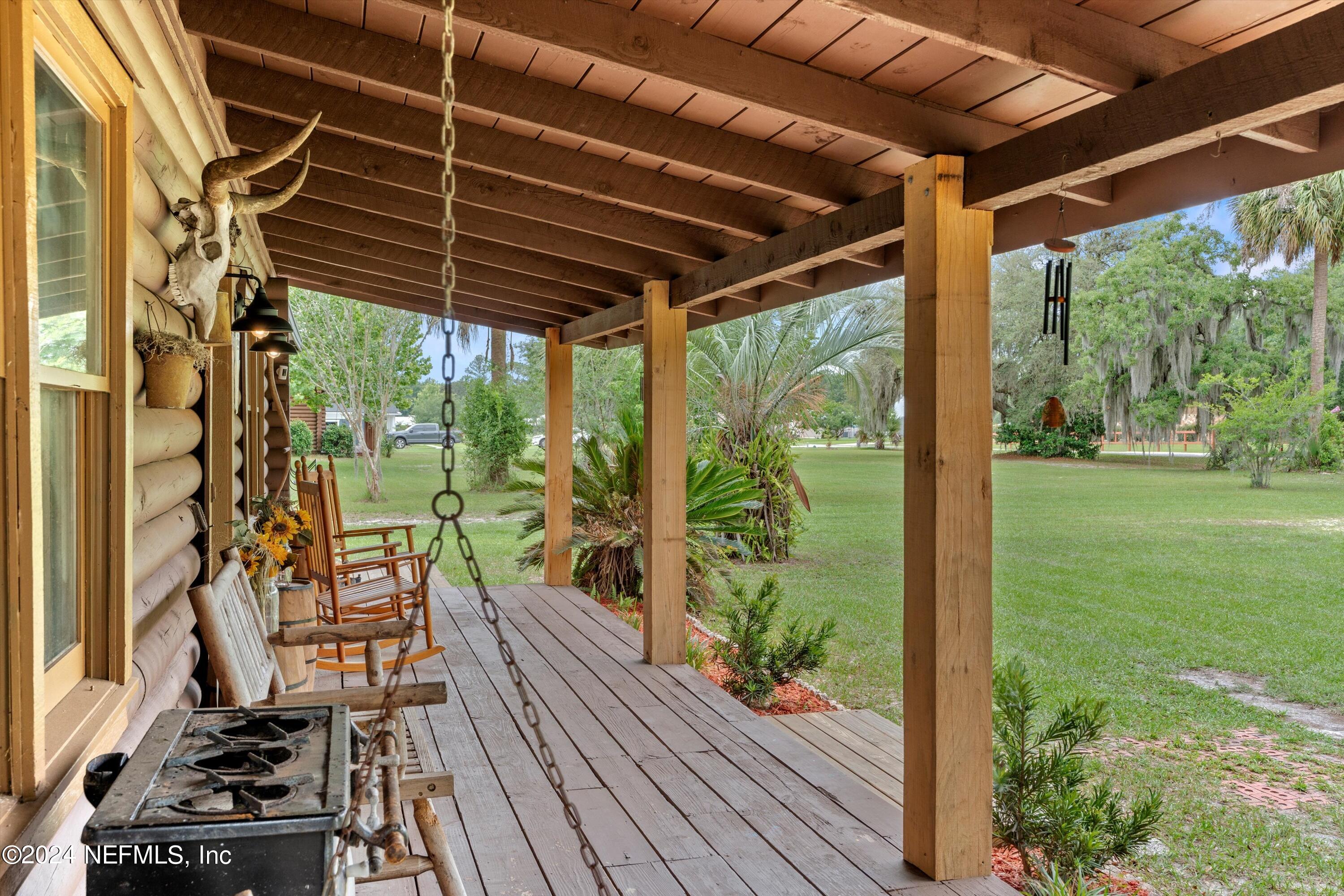 104 Wippletree Road Palatka, FL 32177 - Photo 6 of 37 06-Front Porch