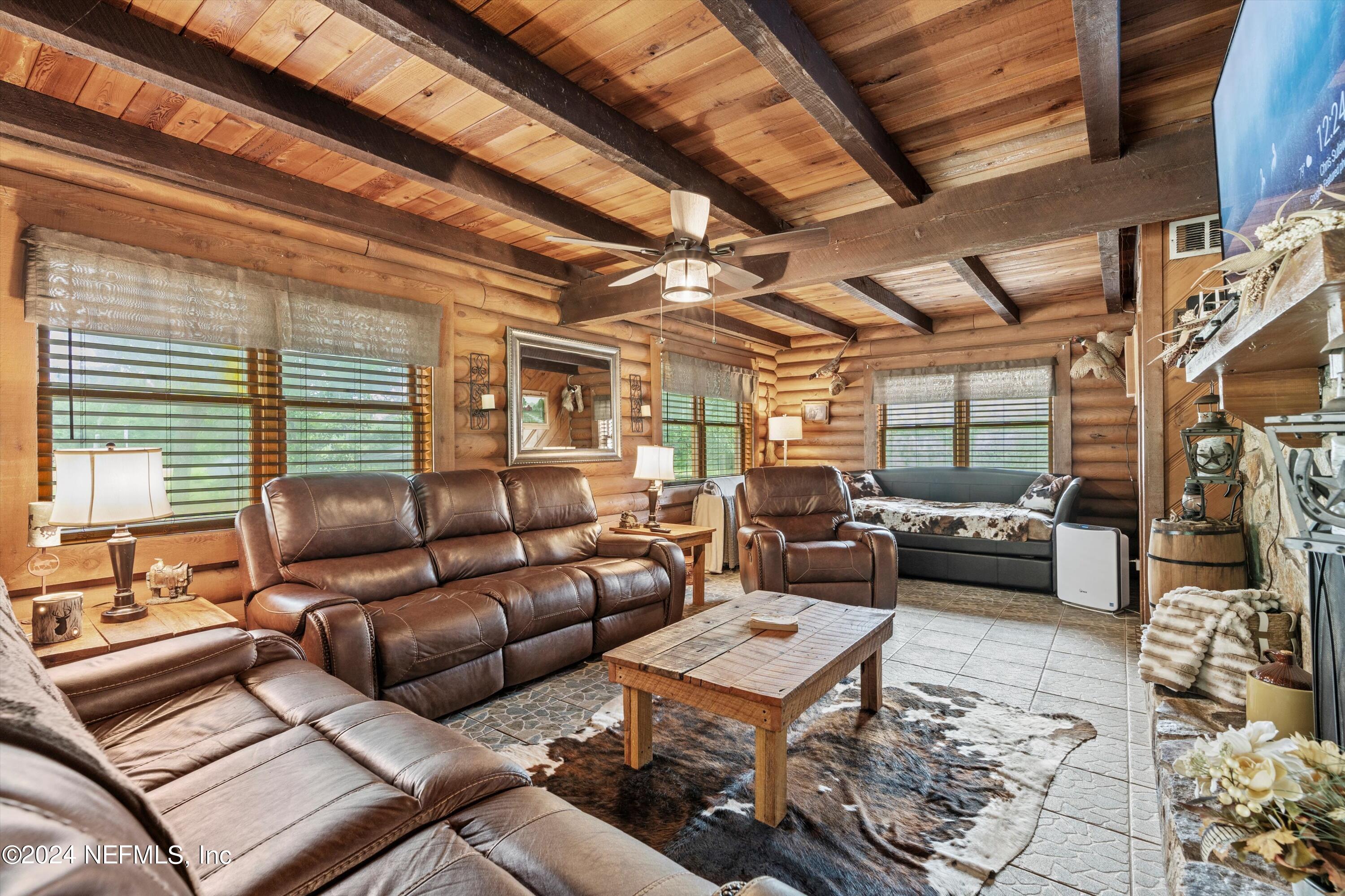 104 Wippletree Road Palatka, FL 32177 - Photo 8 of 37 08-Living Room