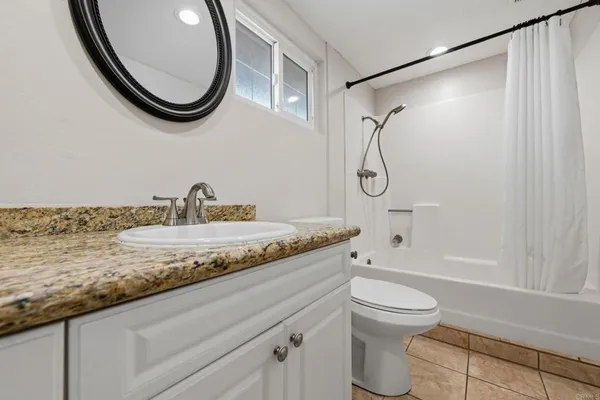 $1,900 | 1031 Country Club Drive, Escondido, CA 92029