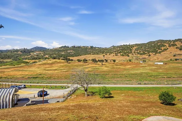 $1,900 | 1031 Country Club Drive, Escondido, CA 92029