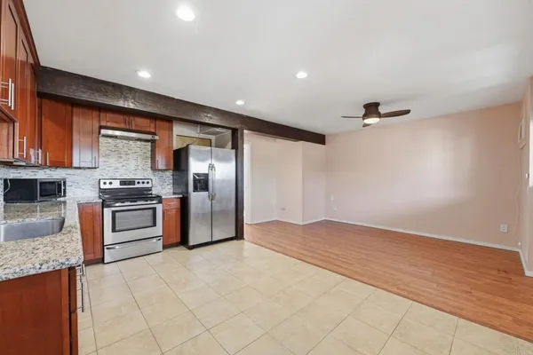 $1,900 | 1031 Country Club Drive, Escondido, CA 92029