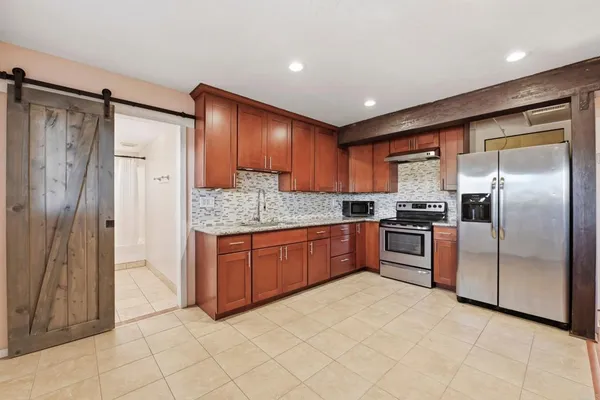 $1,900 | 1031 Country Club Drive, Escondido, CA 92029