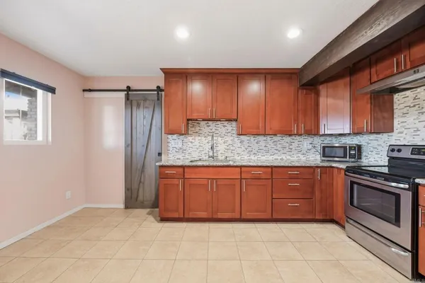 $1,900 | 1031 Country Club Drive, Escondido, CA 92029