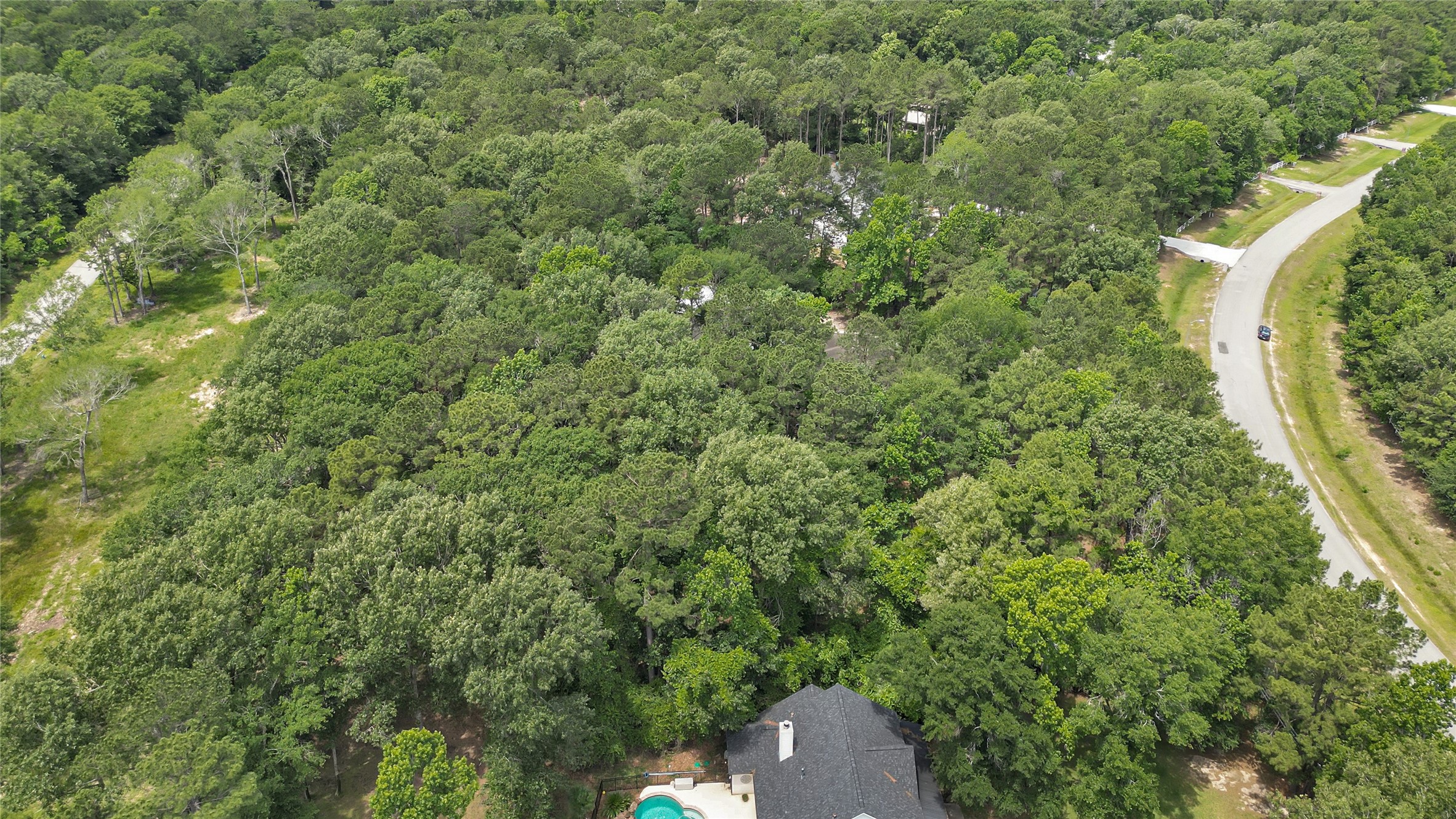 1030 South Commons View Drive Houston, TX 77336 - Photo 11 of 14 Left side aerial view of the property