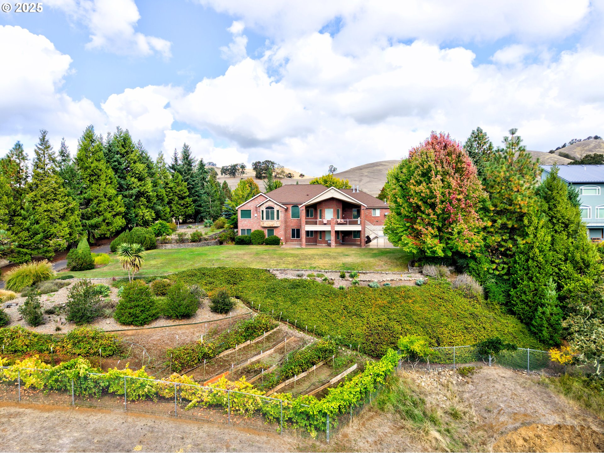13767 North Bank Road Roseburg, OR 97470 - Photo 7 of 48