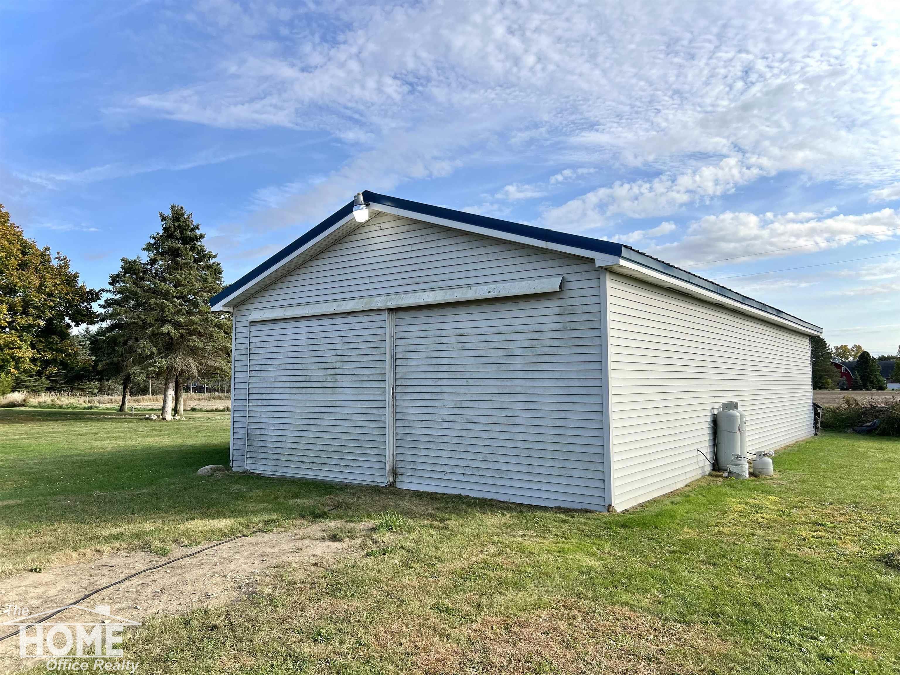 3999 North Chipman Road Owosso, MI 48867 - Photo 2 of 64 50193103-e3604c49-643b-46a8-82b0-faf498d4d211.JPG