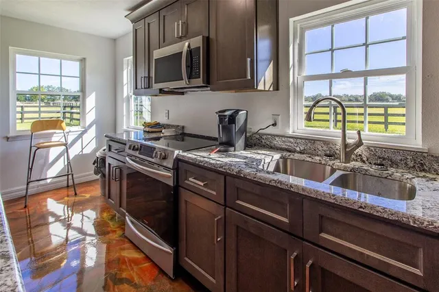 $950,000 | 20221 Southwest 5th Place, Dunnellon, FL 34431