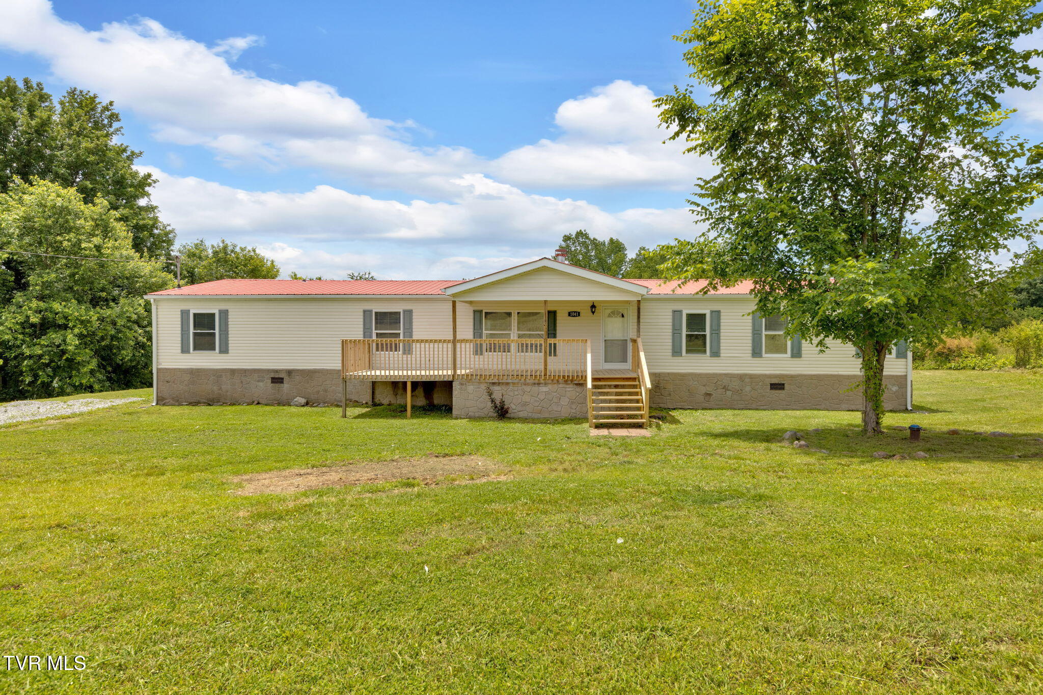 1041 Red Hill Road Newport, TN 37821 - Photo 1 of 34 1-web-or-mls-M50A9156