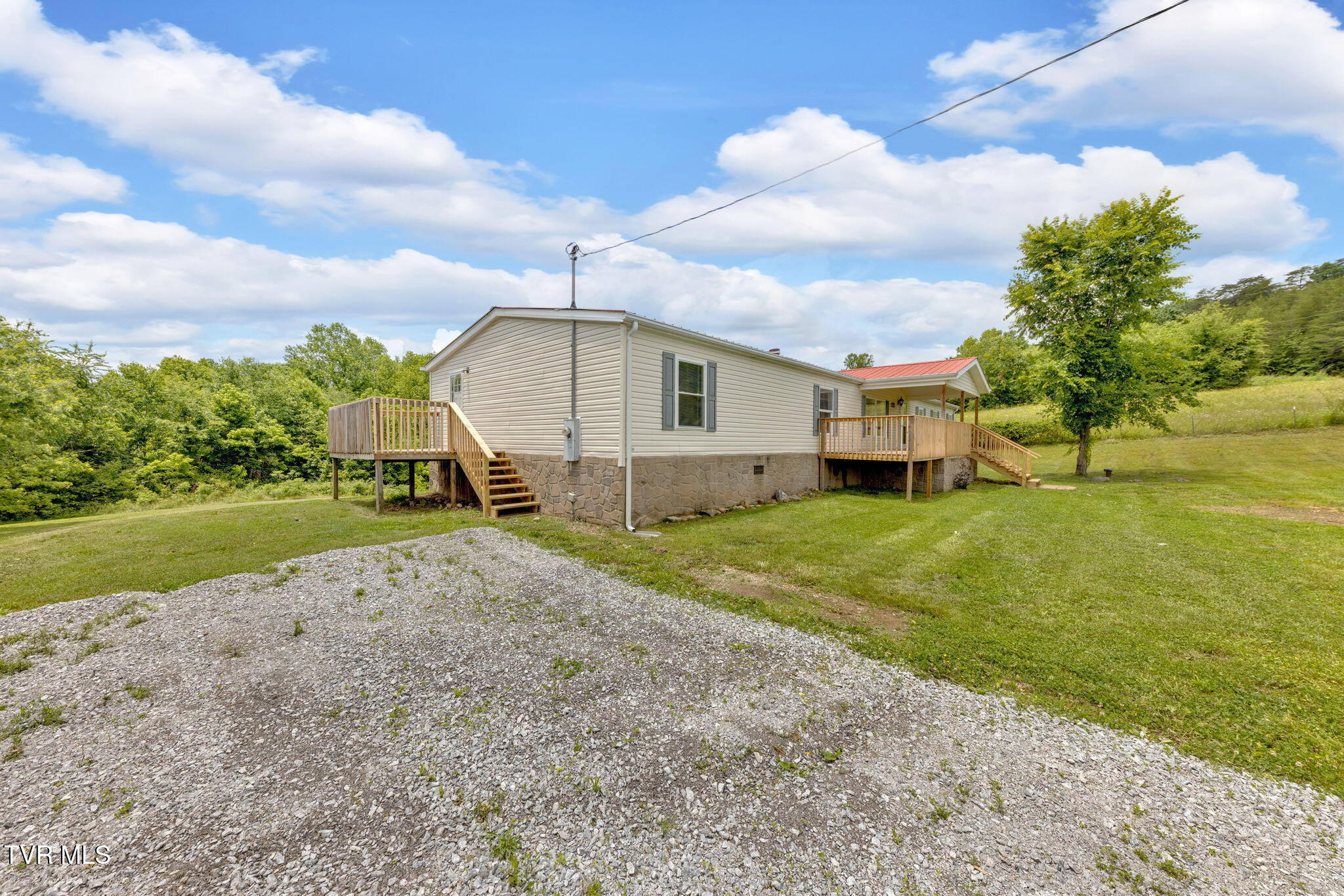 1041 Red Hill Road Newport, TN 37821 - Photo 3 of 34 34-web-or-mls-M50A9195
