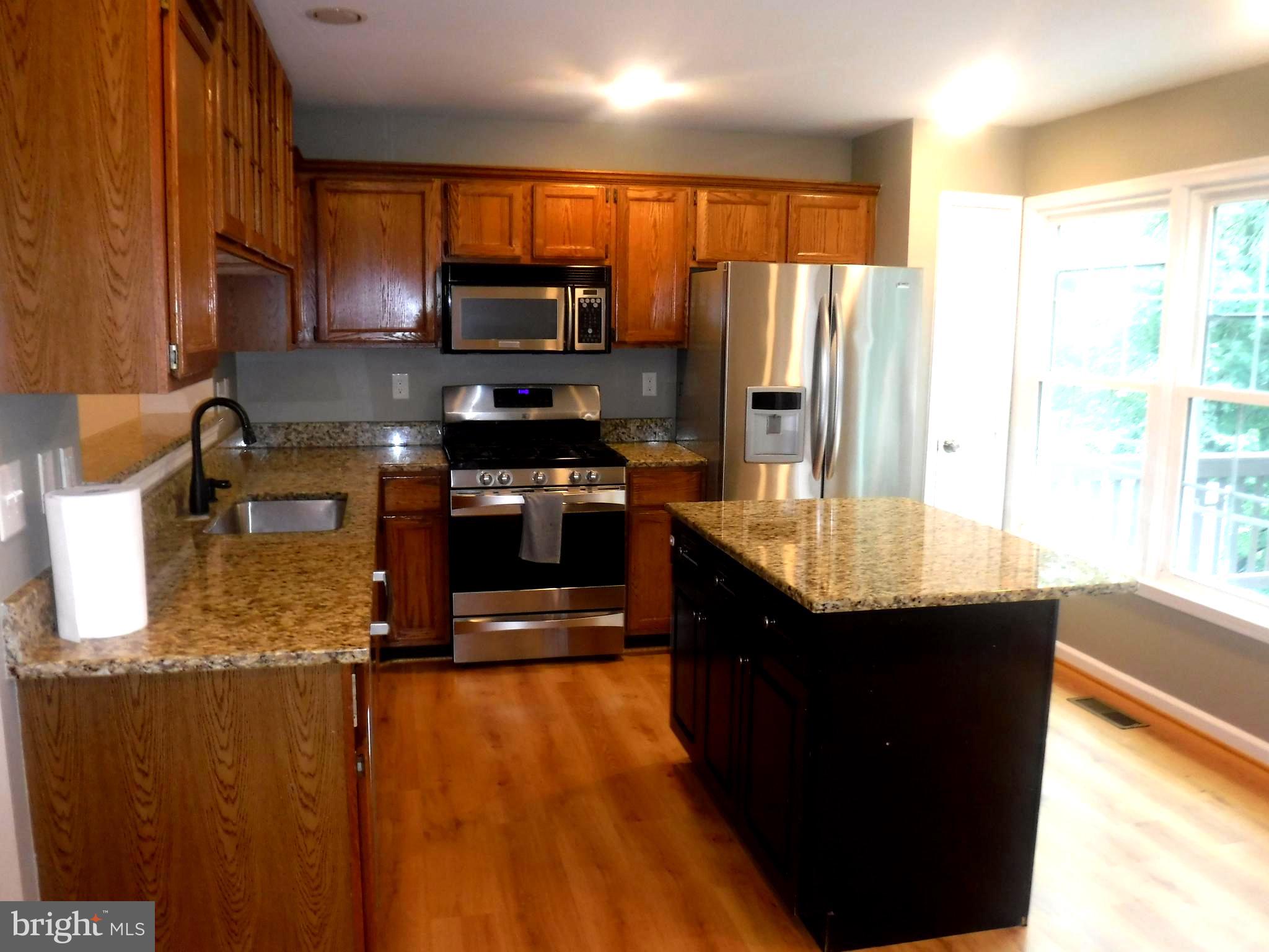 8714 Wadebrook Terrace Springfield, VA 22153 - Photo 11 of 35 Kitchen-Main Level