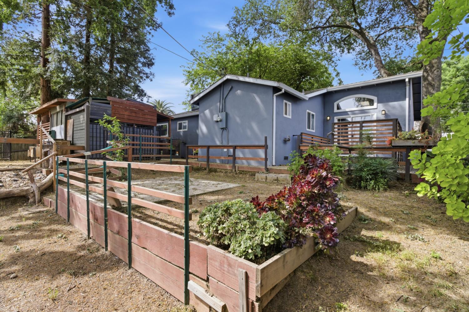 5262 Flagstone Street Carmichael, CA 95608 - Photo 18 of 31 a front view of a house with garden