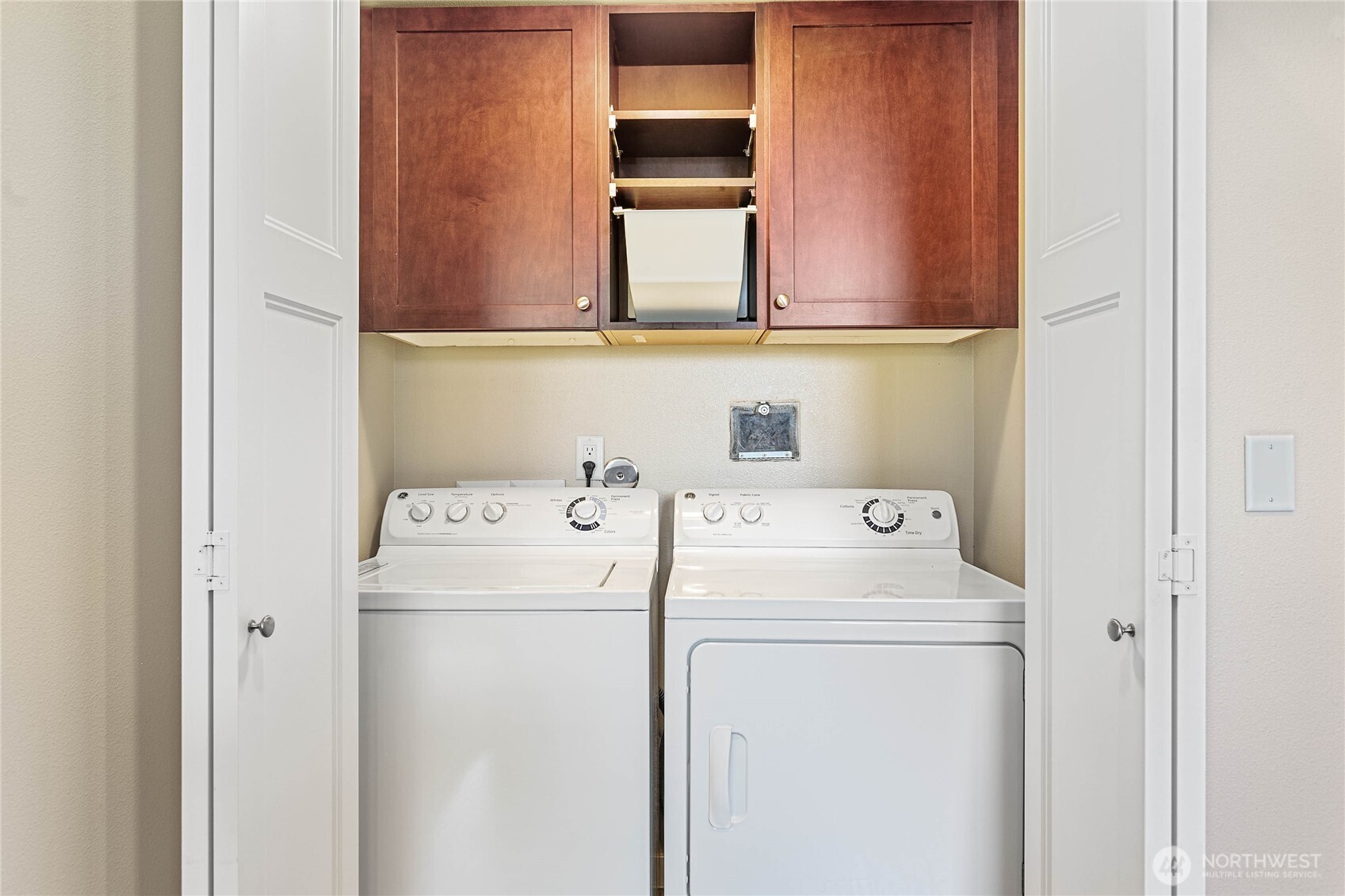 8780 Depot Road, Unit 207 Lynden, WA 98264 - Photo 16 of 37 a utility room with dryer and washer