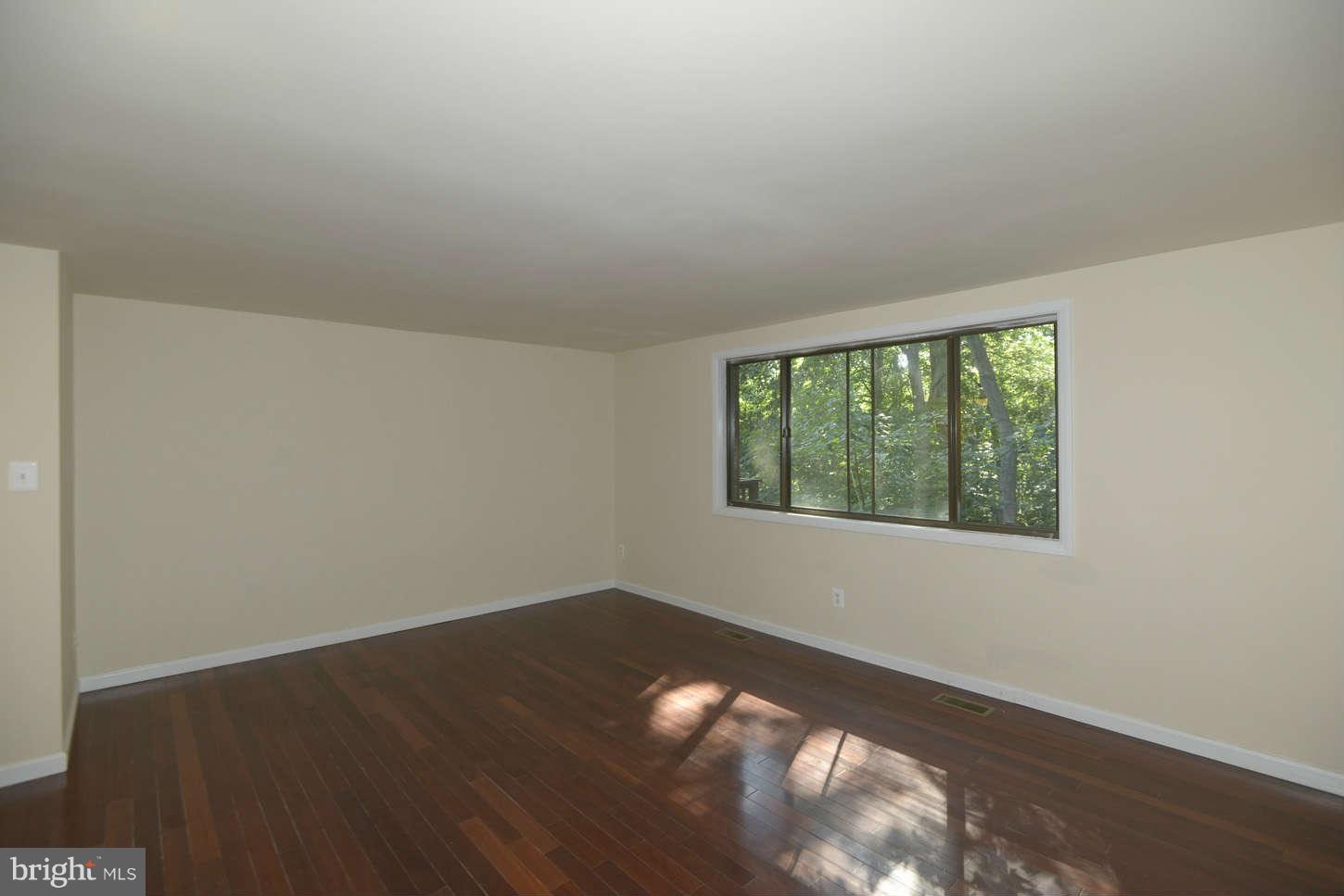 8902 Footed Ridge Columbia, MD 21045 - Photo 4 of 20 Living Room