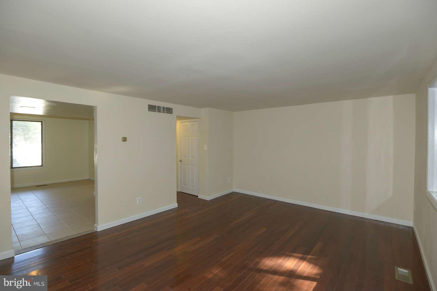 8902 Footed Ridge Columbia, MD 21045 - Photo 5 of 20 Living Room