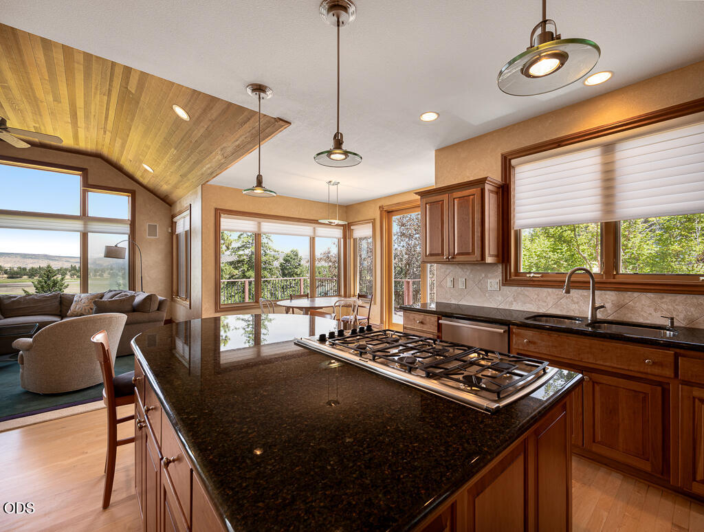 11707 Kestrel Road Klamath Falls, OR 97601 - Photo 15 of 65