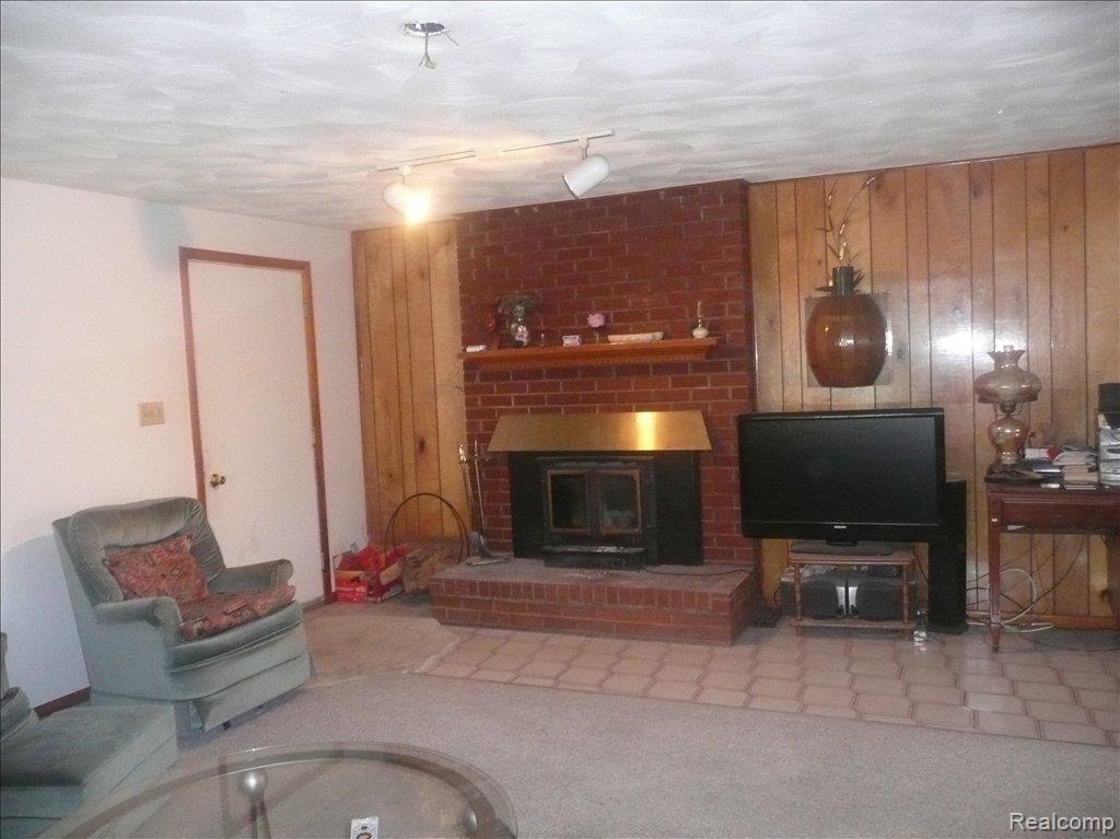 25271 Sumpter Road Belleville, MI 48111 - Photo 4 of 12 FMAILY ROOM W/ADD. FIREPLACE