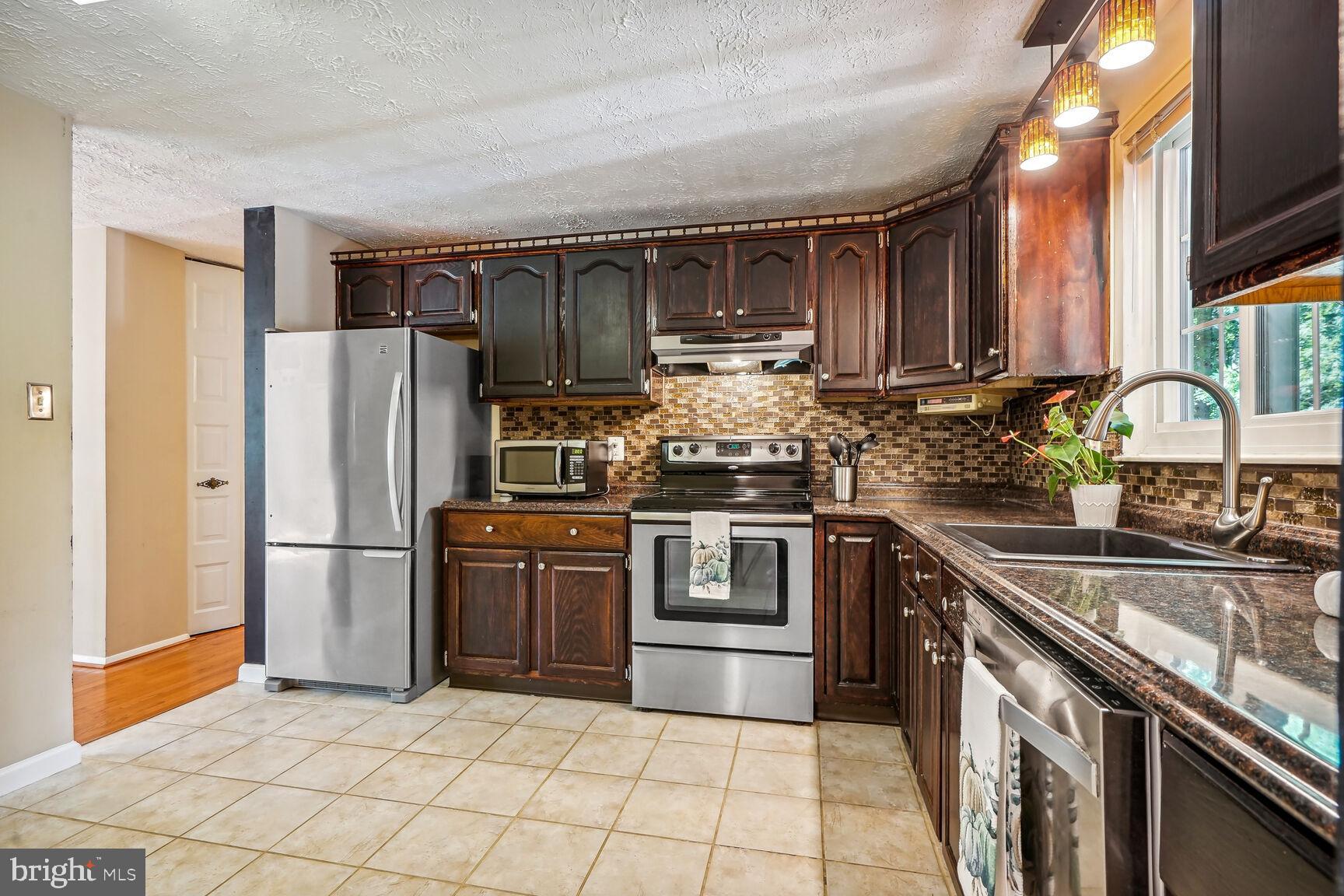 127 Forest Ridge Drive Sterling, VA 20164 - Photo 6 of 29