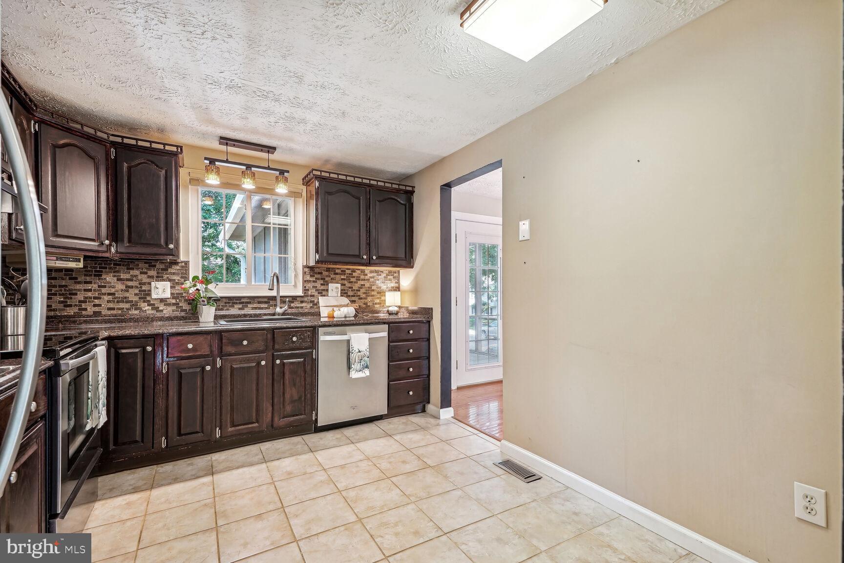 127 Forest Ridge Drive Sterling, VA 20164 - Photo 7 of 29