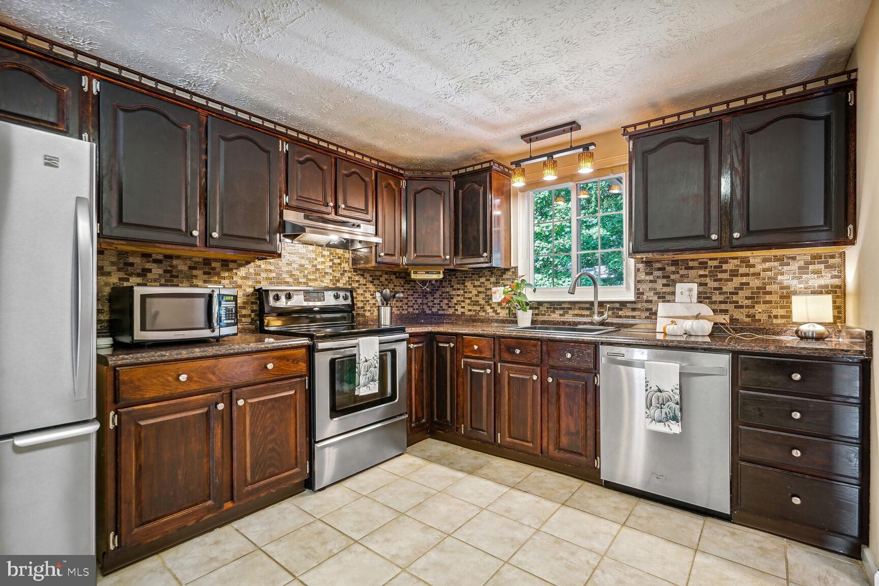 127 Forest Ridge Drive Sterling, VA 20164 - Photo 8 of 29